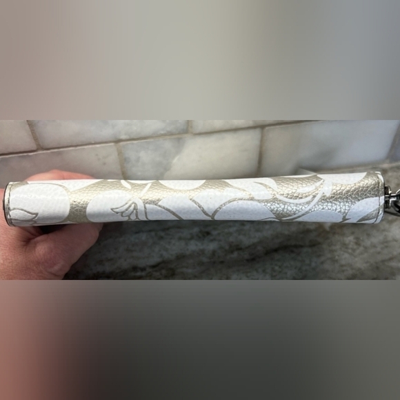 Kate Spade Larchmont Avenue Breezy Floral Half Moon Wristlet White Silver Floral - Picture 4 of 8